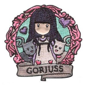 Parches Ropa Gorjuss – (licencia oficial) – Parche Bordado Ropa – Gorjuss – Niñas – Muñecas – Dulces – Tiernos – Sentimientos – 6,3 x 6,6 cm. - Moda The Happy Patch