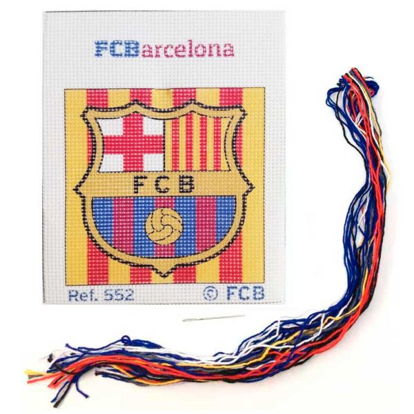 FCB – Kit Bordado Medio Punto sobre Cañamazo – (licencia oficial) – Fútbol Club Barcelona – Escudo – 12,0 x 12,0 cm. – Moda The Happy Patch - Imagen 4