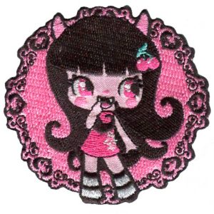Parches Ropa Charuca – Parche Bordado Ropa – Kawaii – (licencia oficial) – Charuca Gothic – Vampi con Minifalda – Niñas – Muñecas – Gotic@s – Halloween – Tiernos – Cute – 6,9 x 6,7 cm. - Moda The Happy Patch