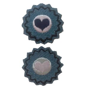 Parches Ropa Pack – (2 Parches Bordados Ropa Tejana) – Exclusivo – Motivo Decorativo – Denim – Tejido Tejano – Flores – Corazón – Sentimientos – Love – Flowers – Hippie – 2 Parches 3,4 x 3,4 cm. – Moda The Happy Patch