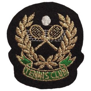 Parches Ropa – Parche Bordado Ropa – Terciopelo & Hilo Dorado – Exclusivo – Golden Shield – Escudo – Emblema – College – School – Tenis – Club – Deportes – Sport – University – 7,3 x 8,2 cm. – Moda The Happy Patch