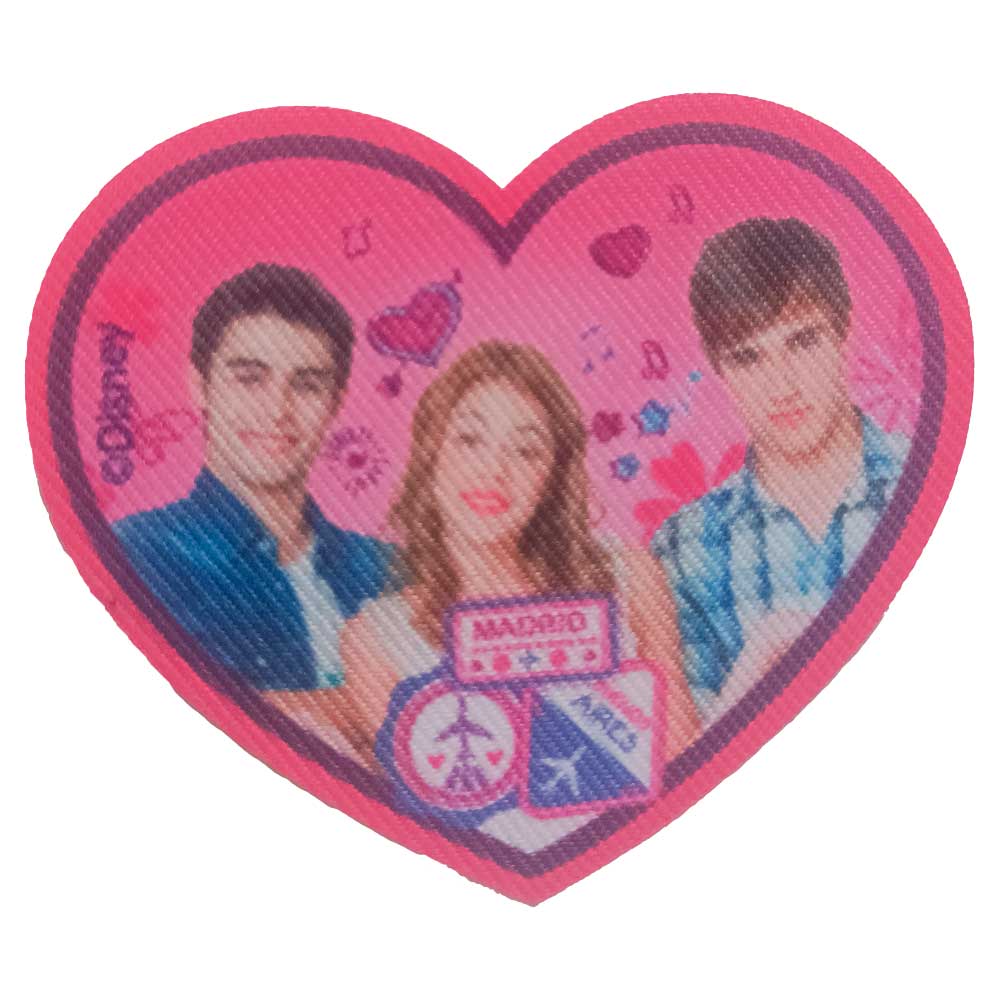 Parches Ropa Disney – Parche Impreso Ropa – (licencia oficial) – Violetta – Violetta & Friends – Violetta & Tomás & León – Amor – Amig@s – Amistad – Sentimientos – Tendencias – Estilo – 8,0 x 6,8 cm. – Moda The Happy Patch