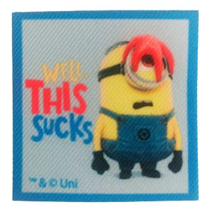 Parches Ropa Minions – Parche Impreso Ropa – (licencia oficial) – Minions – Stuart – Estrella de Mar – This Suks – Humor – Graciosos – Simpáticos – Amistad – Amig@s – 6,0 x 6,0 cm. – Moda The Happy Patch