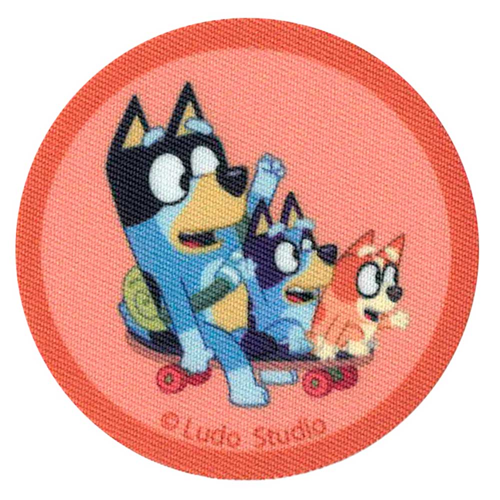 Parches Ropa Bluey – Parche Impreso Ropa – Animales – (licencia oficial) – Bluey Family – Familia – Mascota – Perro Pastor Granadero Australiano – Blue Heeler – 6,5 x 6,5 cm. - Moda The Happy Patch