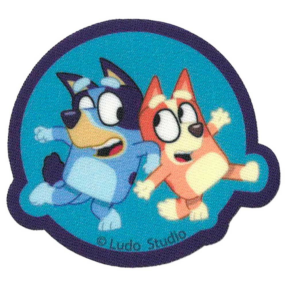 Parches Ropa Bluey – Parche Impreso Ropa – Animales – (licencia oficial) – Perrita Bluey & Bingo – Familia – Mascota – Perro Pastor Granadero Australiano – Blue Heeler – 7,1 x 6,5 cm. - Moda The Happy Patch