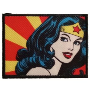 Parches Ropa Wonder Woman – Parche Bordado Ropa – (licencia oficial) – Heroínas – Mujer Maravilla – 6,5 x 4,9 cm. – Moda The Happy Patch