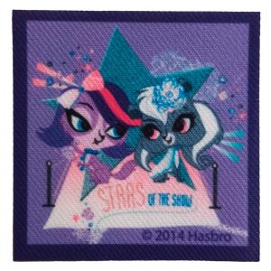 Parches Ropa Littlest Pet Shop – Parche Impreso Ropa – Animales – (licencia oficial) – Littlest Pet Shop – Perro & Mofeta – Perrita Zoe Trent & Pepper Clark – Mascotas – Tiernos – 5,8 x 5,8 cm. – Moda The Happy Patch
