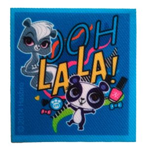 Parches Ropa Littlest Pet Shop – Parche Impreso Ropa – Animales – (licencia oficial) – Littlest Pet Shop – Tendencias – Estilo – Oh La La – Oso Panda & Mofeta – Pepper Clark & Penny Ling – Mascotas – Tiernos – 5,9 x 6,4 cm. – Moda The Happy Patch